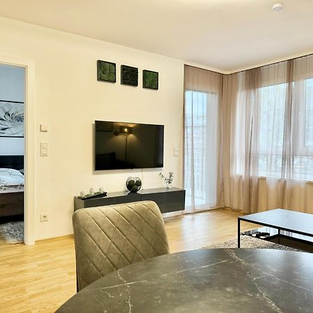 Ferienwohnung 10 Minutes To The Center, 2 Minutes To The Metro Wien Exterior foto